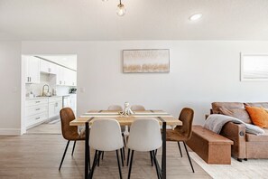 Dining - Brizzy 2BR/2BA Near Park Ave and Rollins, Perfect for Families and Long Stays. (Winter Park)