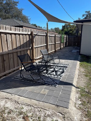Terrace/patio - Brizzy 2BR/2BA Near Park Ave and Rollins, Perfect for Families and Long Stays. (Winter Park)
