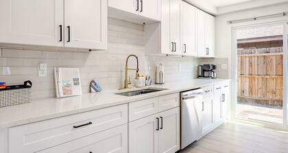 Brizzy 2BR/2BA Near Park Ave and Rollins, Perfect for Families and Long Stays.