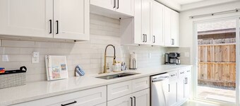 Brizzy 2BR/2BA Near Park Ave and Rollins, Perfect for Families and Long Stays.