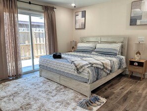 2 bedrooms, iron/ironing board, WiFi, bed sheets - Brizzy 2BR/2BA Near Park Ave and Rollins, Perfect for Families and Long Stays. (Winter Park)