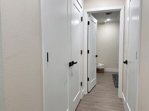 Interior - Brizzy 2BR/2BA Near Park Ave and Rollins, Perfect for Families and Long Stays. (Winter Park)