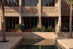 حمام سباحة