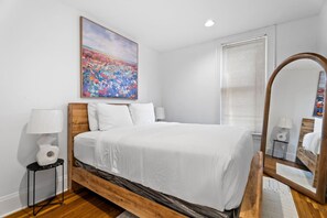 4 bedrooms, iron/ironing board, internet, bed sheets