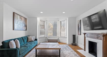 Expansive 4BD - Steps from downtown - Oak Park