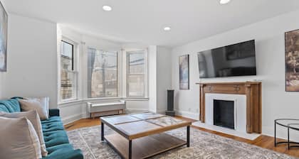 Expansive 4BD - Steps from downtown - Oak Park