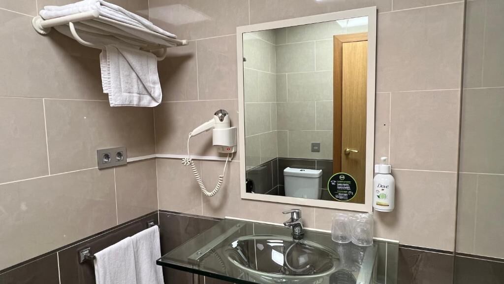 Twin Room | Bilik Mandi | Pengering rambut, tuala disediakan, sabun, syampu 