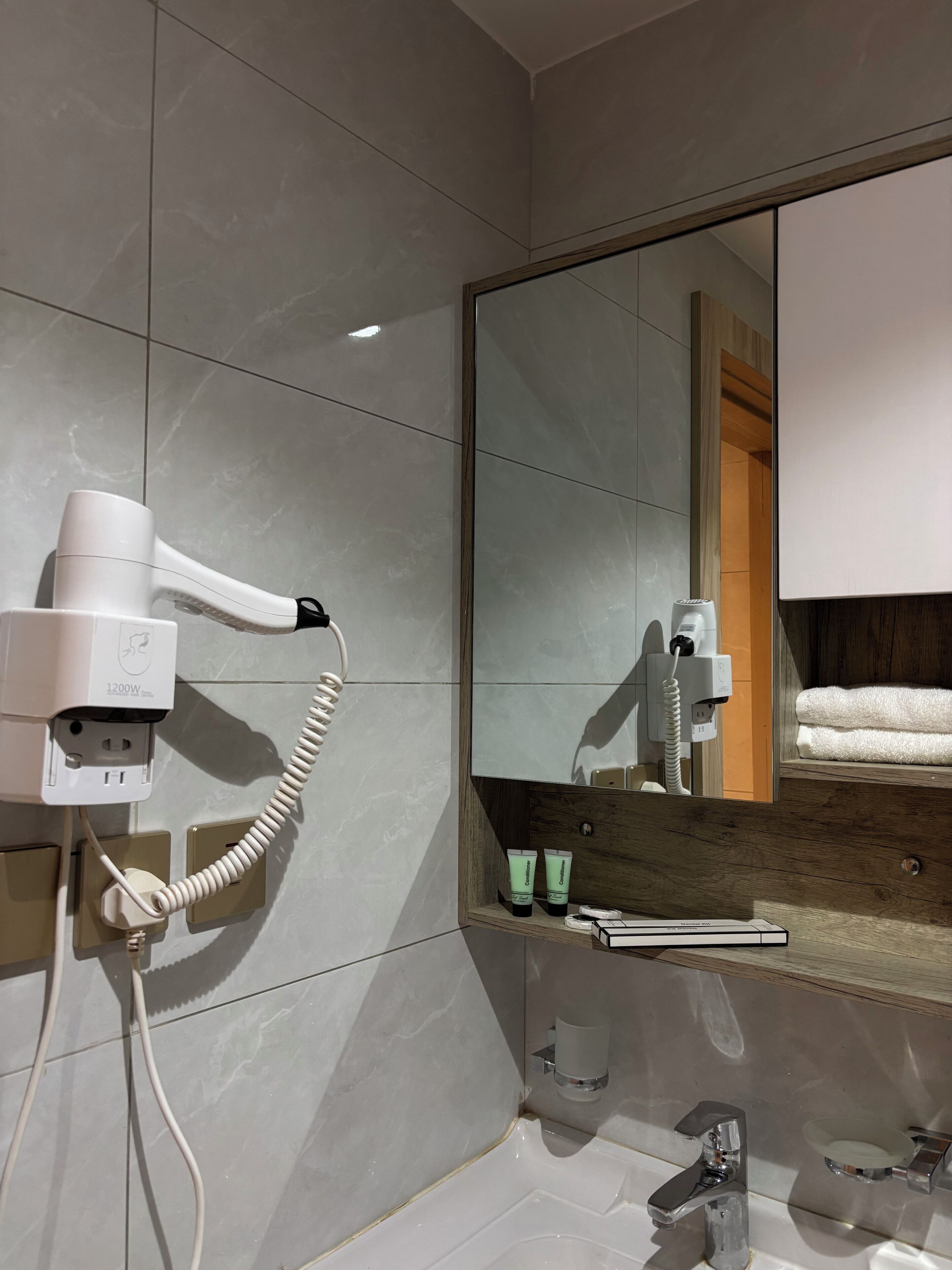 Quadruple Room | Bathroom | Shower, hair dryer, towels, soap