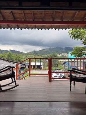 豪華套房, 露台, 山景 | 客廳