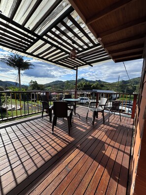 Outdoor dining - Kumanday Lodge  (Pereira)