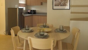 Blackout drapes, soundproofing, WiFi (free) - Verdant Villas Tagaytay (Tagaytay)