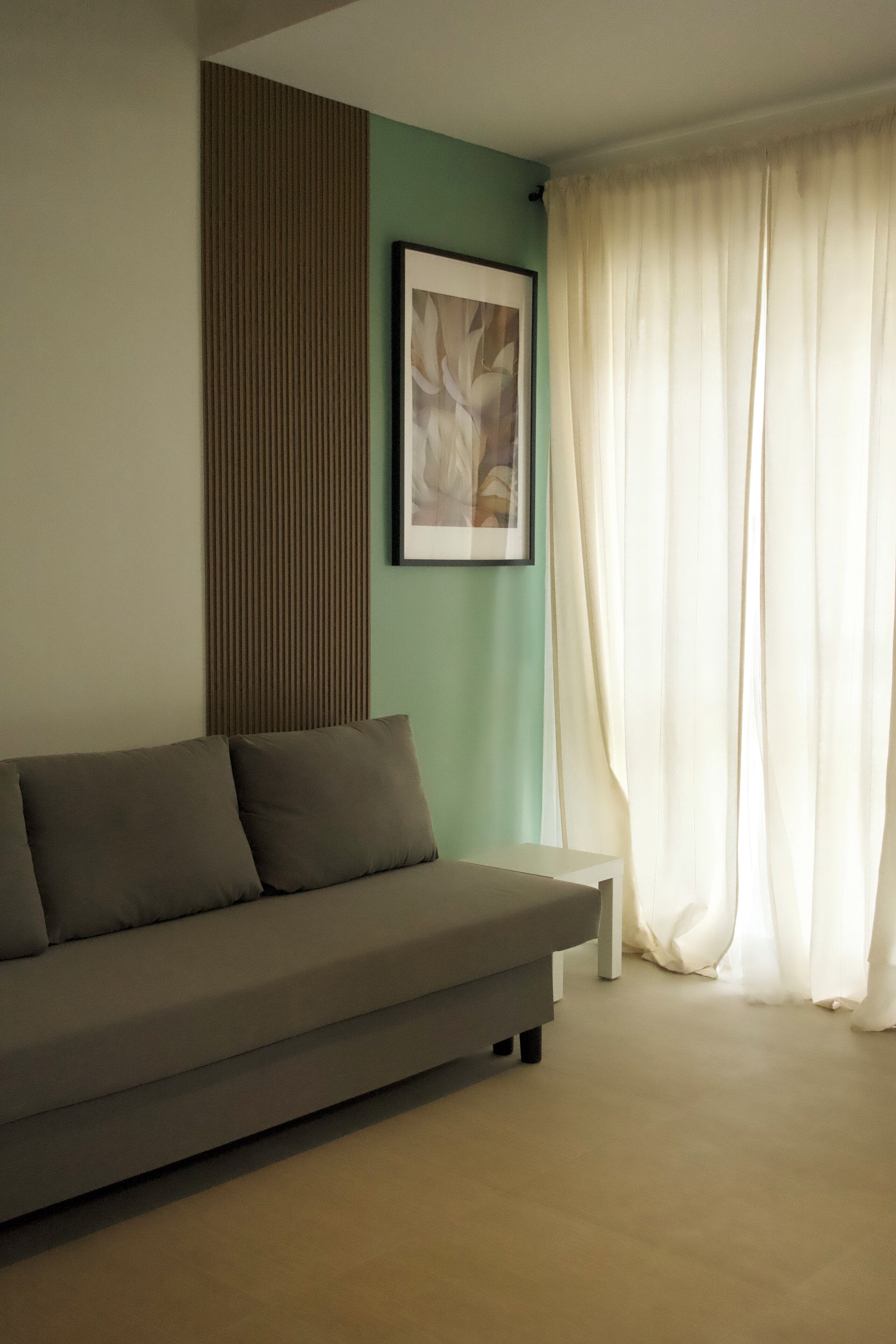 Blackout curtains, soundproofing, free WiFi