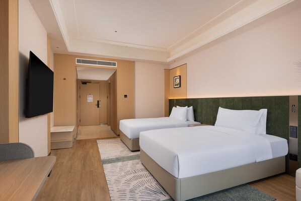 A hotel room with two beds, a flat-screen TV, a desk, and a door leading to a bathroom. - Hilton Garden Inn Dongguan Wanjiang Jiangjing Road (Dongguan)