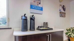 Lobby - Studio 6 Seattle, WA Sea-tac Airport South (SeaTac)