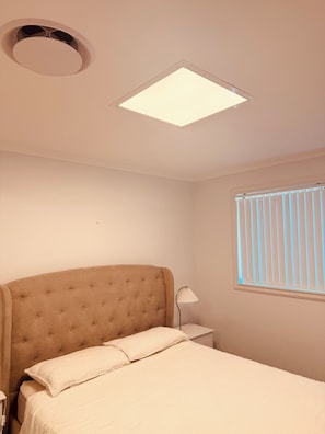 Room - Queen bed room. (Moruya)