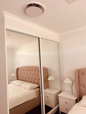 Room - Queen bed room. (Moruya)