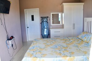 Room - 3- one-bedroom apartments in awesome Richland Park with AC (Richland Park)