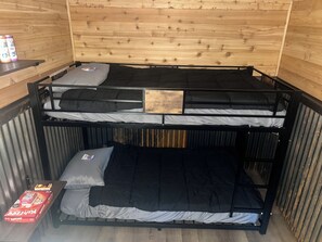 1 habitación y ropa de cama 
