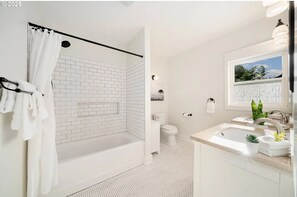 Handtücher, Seife, Toilettenpapier