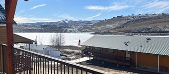Scofield Shores • Sunset Lake Views • Walk to Water • Sleeps 10