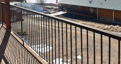 Scofield Shores • Sunset Lake Views • Walk to Water • Sleeps 10