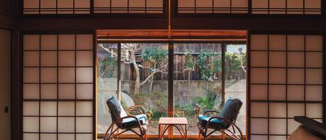 Comfort Condo, Non Smoking | Blackout curtains, iron/ironing board, free WiFi, bed sheets