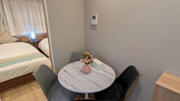 1 室のベッドルーム、WiFi (無料)、ベッドシーツ