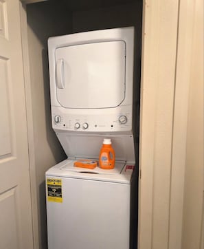 Interior - 3-bedroom townhome in pleasant Mesquite with AC for relaxing stays (Mesquite)