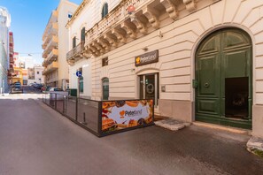 Exterior - White Queen by Vivimy (Gallipoli)