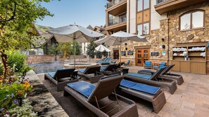 Property grounds - Vail Village Nordic Escape 4 Bed + Den Sleeps 12, Walk to Ski (Vail)