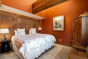 A bedroom with a bed, bedside lamps, a wooden headboard, a painting, and a wooden cabinet. - Vail Village Walk to Ski, 12ppl, Sebastian Access (Vail)