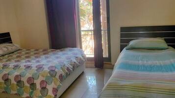 3 bedrooms, iron/ironing board, internet, bed sheets