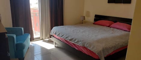 3 bedrooms, iron/ironing board, free WiFi, bed sheets
