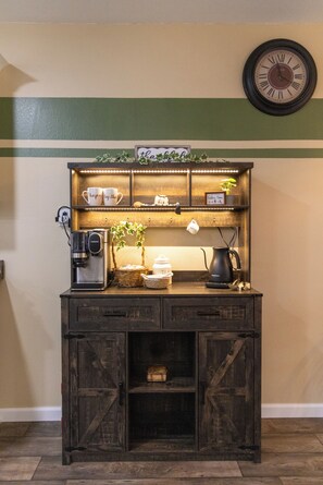 Interior - Mimosa Bungalow - Mimosa Bungalow (Crane)