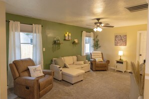 Living area - Mimosa Bungalow - Mimosa Bungalow (Crane)