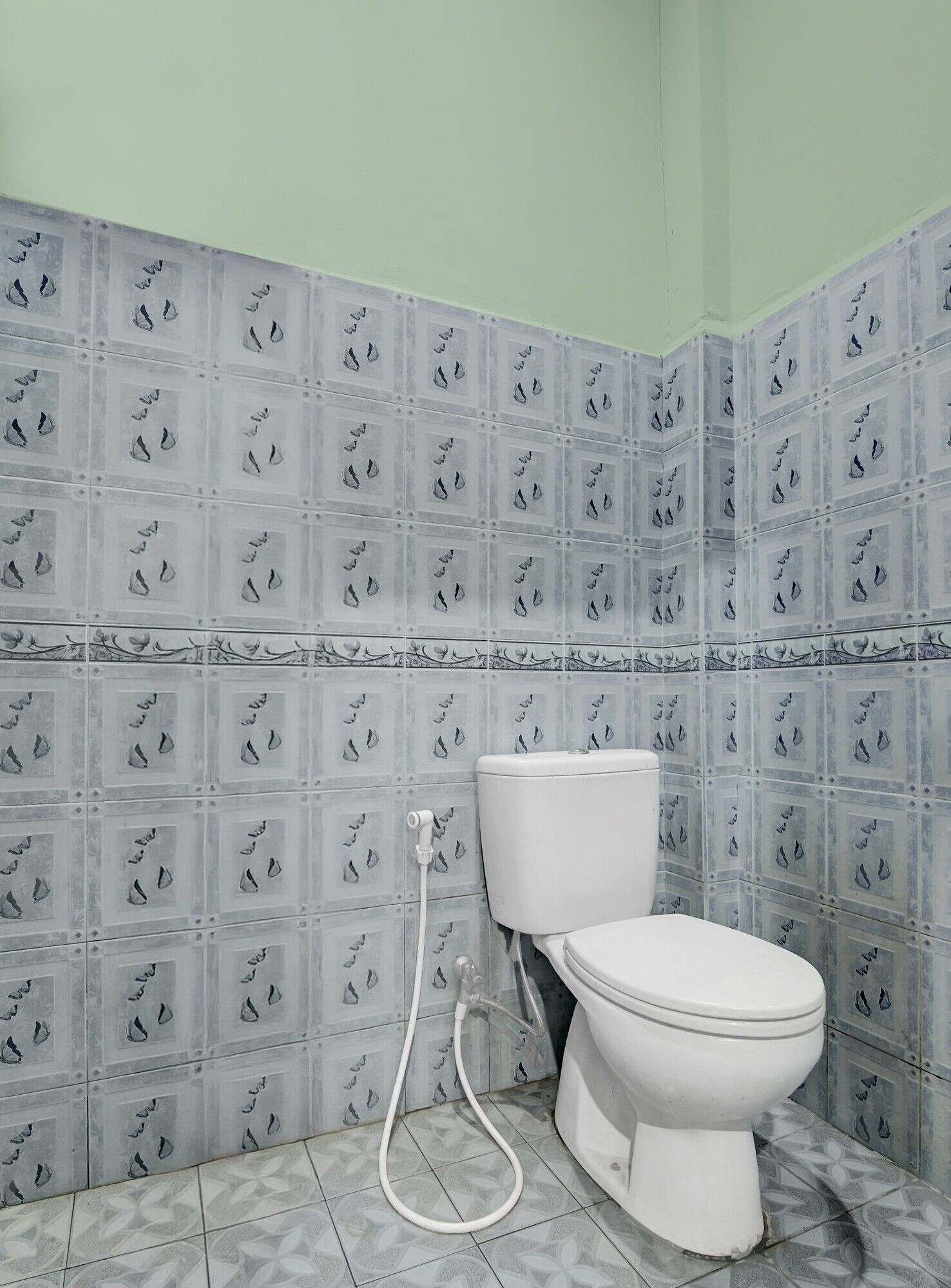 Douche, articles de toilette gratuits, bidet, serviettes fournies