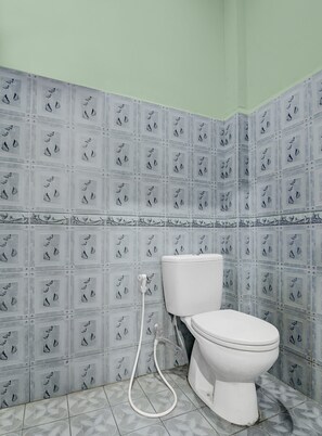 Shower, free toiletries, bidet, towels - Hotel O near Mall Ciputra formerly  (Pekanbaru)