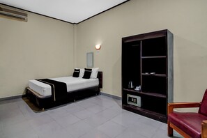 Standard Double Room | Premium bedding, desk, free WiFi, bed sheets - Hotel O near Mall Ciputra formerly Aloha Inn (Pekanbaru)