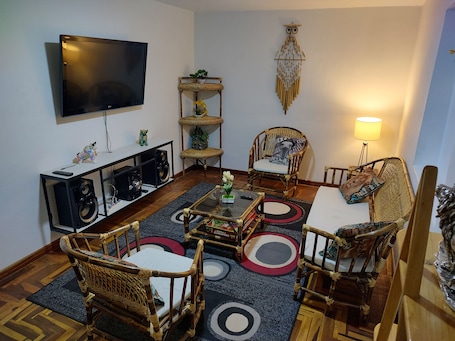Smart TV, books, stereo. Delightful 2-bedroom apartment in Puno city with Home Gym