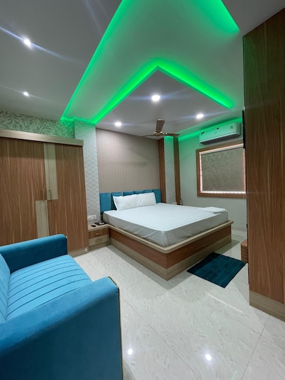 Alexa Hotel & Restaurent