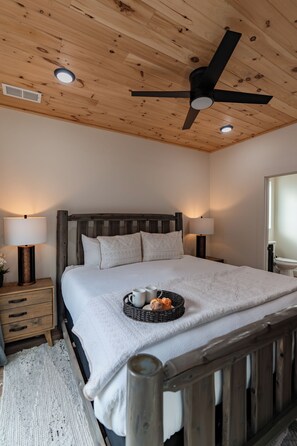 4 bedrooms, iron/ironing board, travel cot, free WiFi - Modern Smoky Escape - Private Pool and Hot Tub (Sevierville)