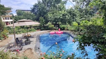 Seasonal outdoor pool