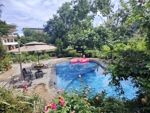 Sesongbasert utendørsbasseng