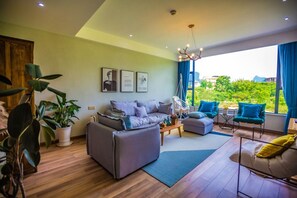 Suíte superluxo, 1 cama King, vista para a montanha | Área de estar