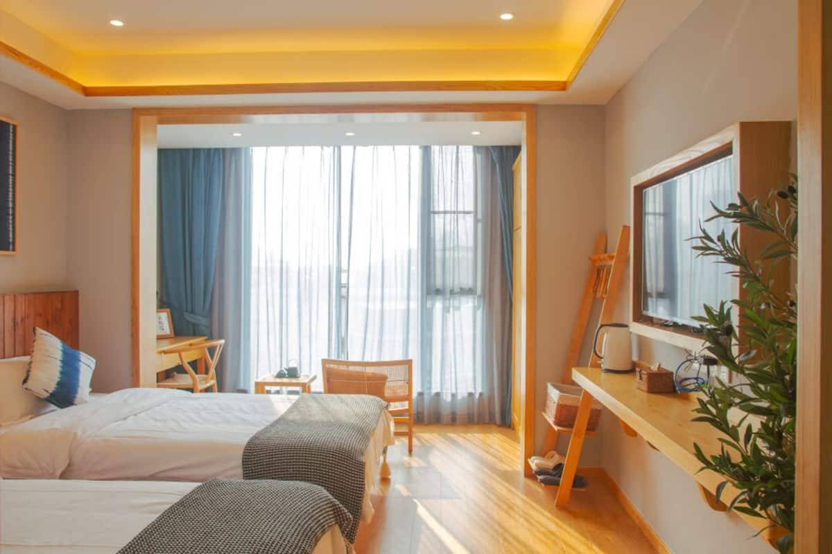 Superior Twin Room, Mountain View | Laptop workspace, soundproofing, free WiFi