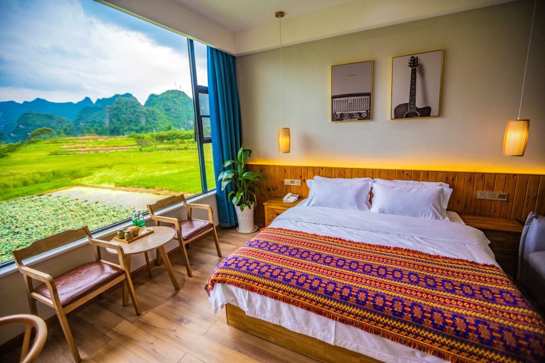 Luxury Suite, 1 King Bed, Mountain View | Laptop workspace, free WiFi