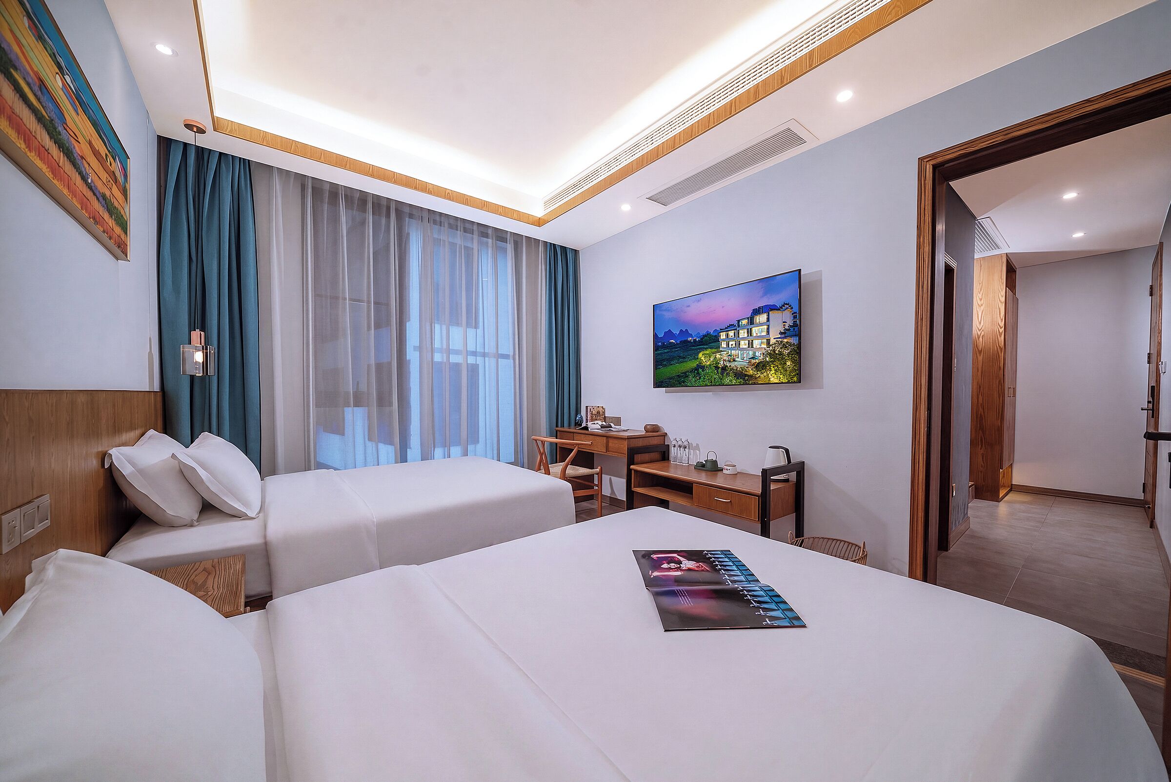 Suite superior, vista a la montaña | Espacio para trabajar con laptop, insonorización y wifi gratis 