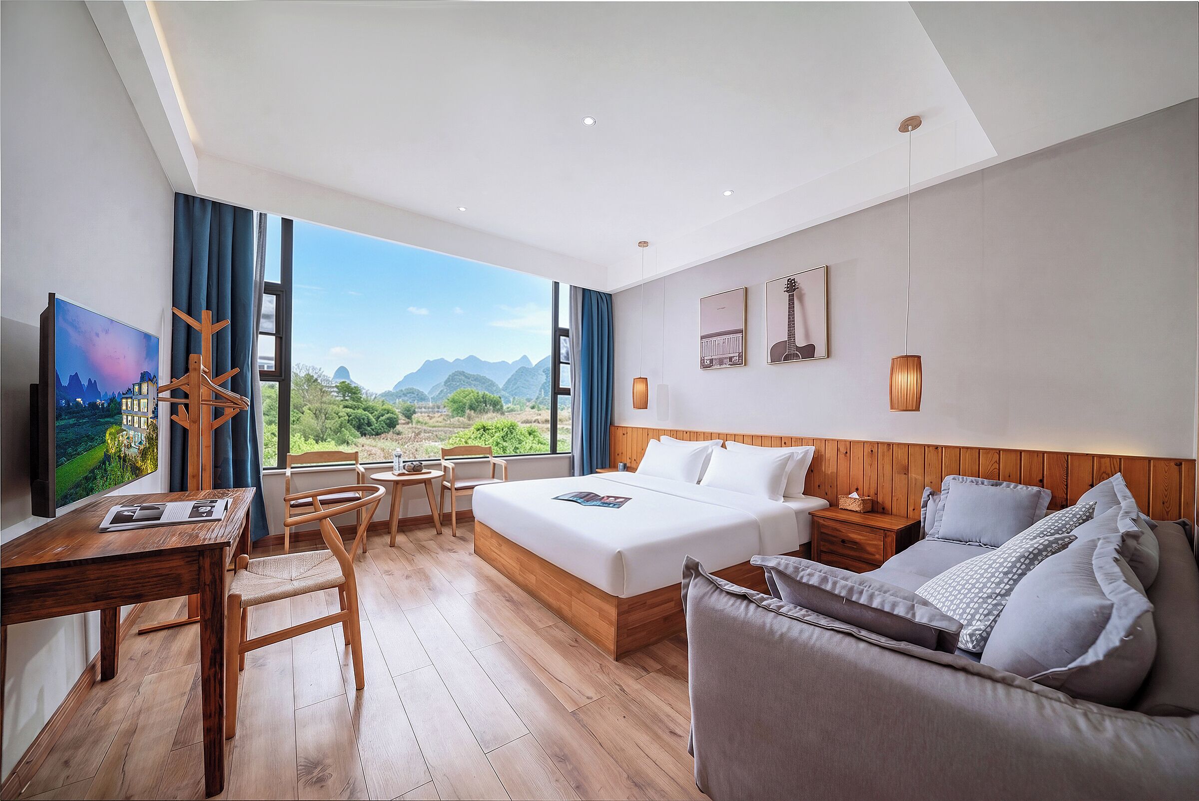 Luxury Suite, 1 King Bed, Mountain View