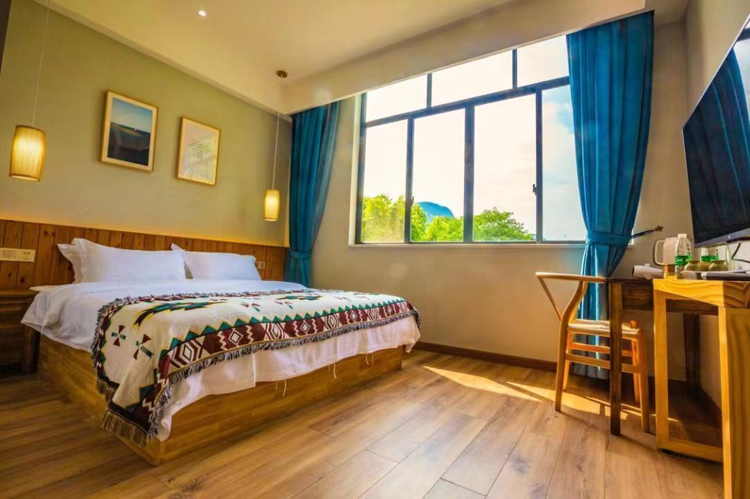 Dobbeltrom – basic, 1 queensize-seng, fjellutsikt | Skrivebord for bærbar PC og wi-fi (inkludert)