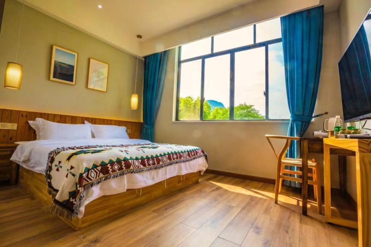 Dobbeltrom – basic, 1 queensize-seng, fjellutsikt | Skrivebord for bærbar PC og wi-fi (inkludert)